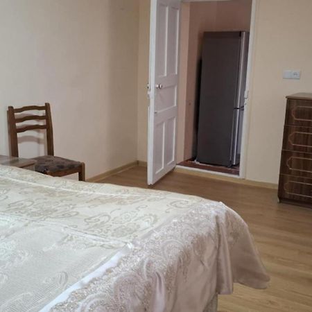 Valodia Guest House In Mestia Bagian luar foto
