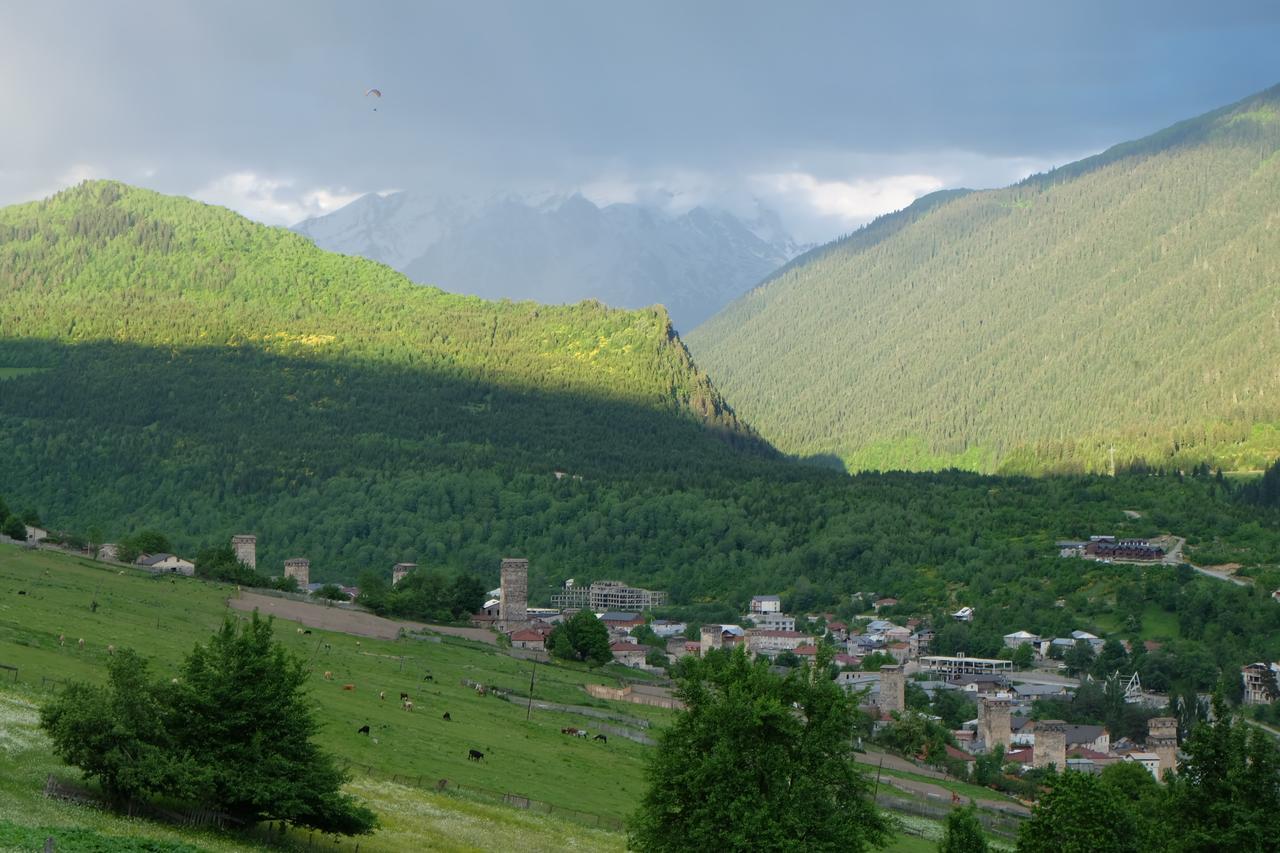Valodia Guest House In Mestia Bagian luar foto