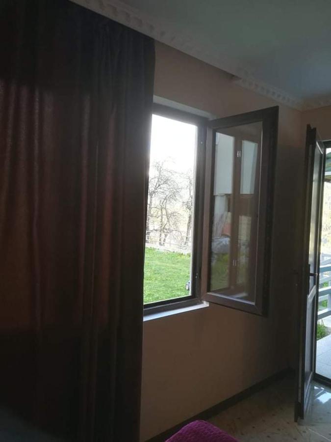Valodia Guest House In Mestia Bagian luar foto