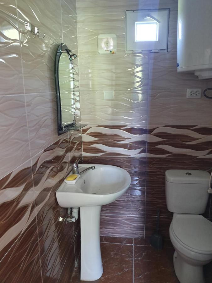 Valodia Guest House In Mestia Bagian luar foto