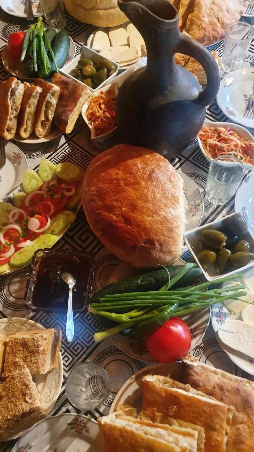 Valodia Guest House In Mestia Bagian luar foto